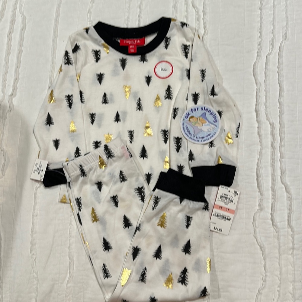 NWT Toddler Holiday Pajamas 2-3T, Black and Gold Trees